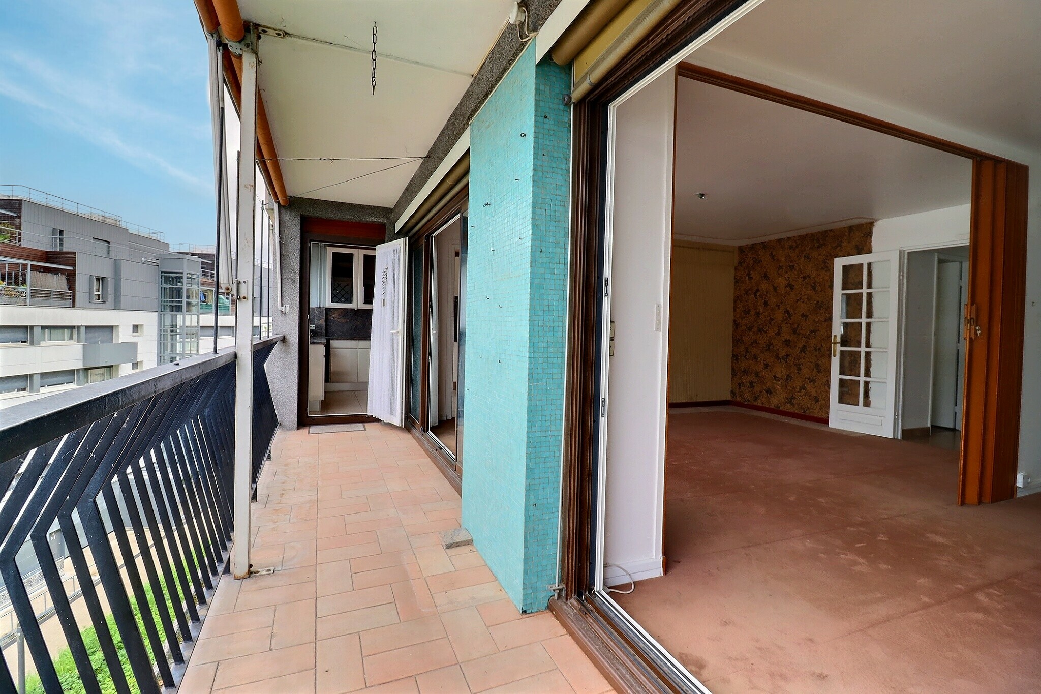 Balcon filant exposé Ouest – appartement avec vue dégagée à Paris 13e