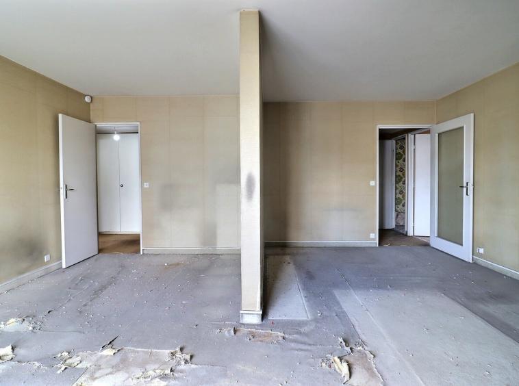 Séjour double à rénover au 88 rue Philippe de Girard Paris 18e