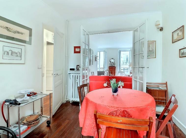 Salle à manger sur cour dans l’appartement 3 pièces Passy Paris 16