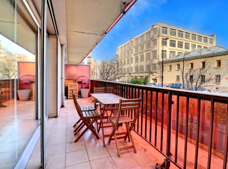 Appartement 3 pièces rue Masseran Paris 7e balcon