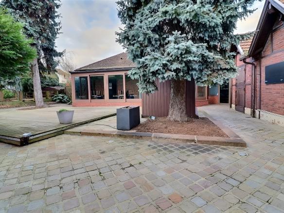 Ensemble immobilier à usage mixte avec local commercial libre et maison d’habitation à Marnes-la-Coquette