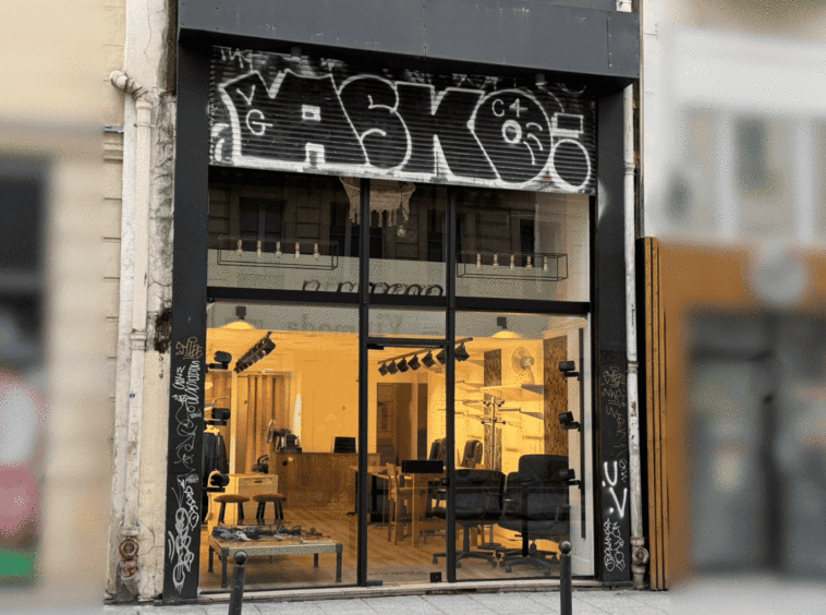 Façade d’un local commercial à vendre rue Saint-Denis à Paris 2e proposé en vente notariale Immo-Interactif