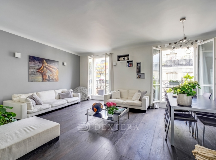 séjour lumineux appartement paris avec grandes fenêtres appartement familial duplex Paris 5 Luxembourg Val-de-Grâce