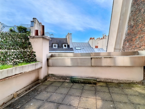 Terrasse appartement cinquième étage Paris 6 Saint Germain des Pres calme sans vis a vis