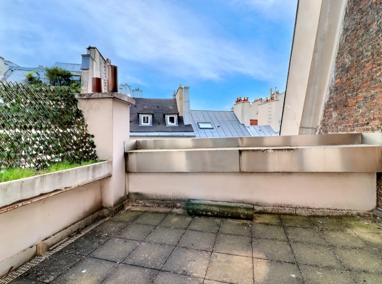 Terrasse appartement cinquième étage Paris 6 Saint Germain des Pres calme sans vis a vis