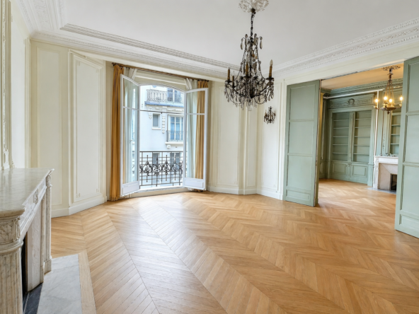 Séjour avec parquet point de Hongrie appartement haussmannien Paris 8e