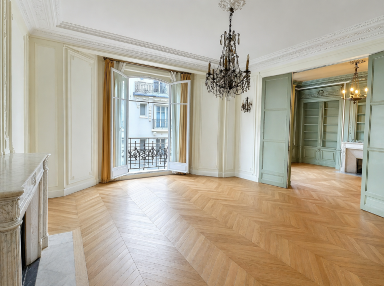 Séjour avec parquet point de Hongrie appartement haussmannien Paris 8e