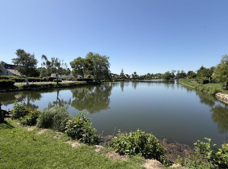 Vue sur le lac de la résidence Port-Sud à Breuillet